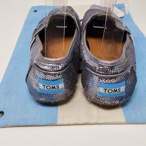 TOMS SILVER SEQUINS SLIP ON FLATS  SHOES WOMENS 7.5 BLING SPARKLE WEDDING - Picture 7 of 16